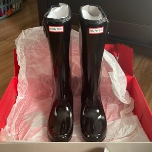 Brand new hunter black gloss  rain boots